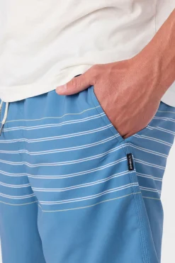 O’Neill Shorts<PERFORM LINED 17" ATHLETIC SHORTS