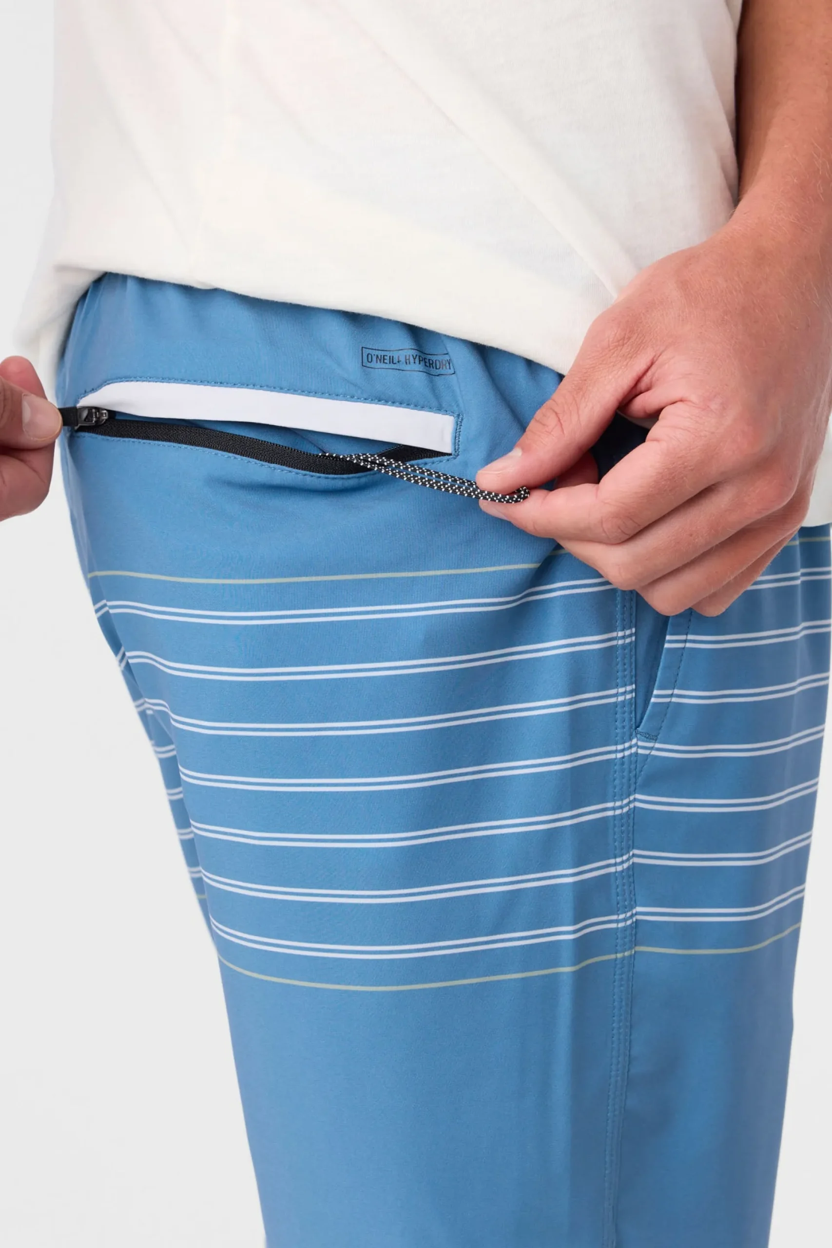 O’Neill Shorts<PERFORM LINED 17" ATHLETIC SHORTS