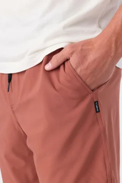 O’Neill Shorts<PERFORM LINED 17" ATHLETIC SHORTS