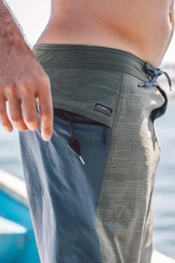 O’Neill Performance<TRVLR ENDURO 20" BOARDSHORTS
