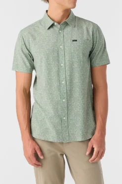 O’Neill Shirts & Flannels<TRVLR UPF TRAVERSE STANDARD FIT SHIRT